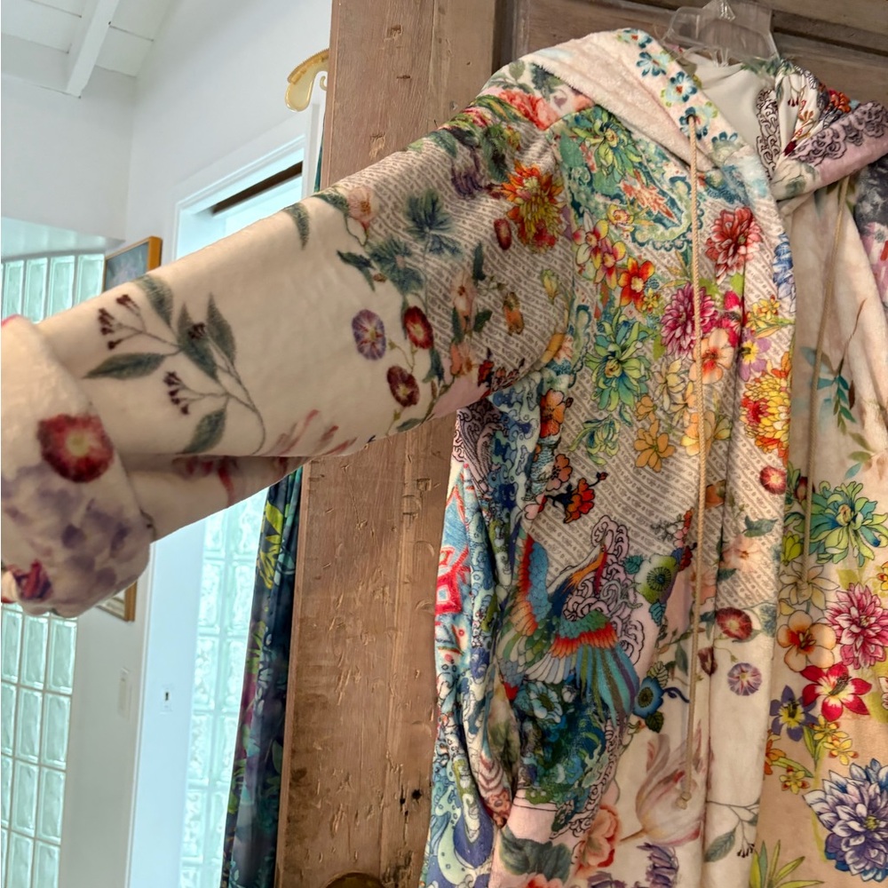 Johnny Was Vibrant Floral Hooded Coat size large,zip front, hooded with pockets - Picture 10 of 11